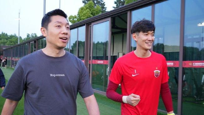 【比赛焦点瞬间】第4分钟，图拉姆接到队友挑传，突入禁区的射门被对手封堵出底线。